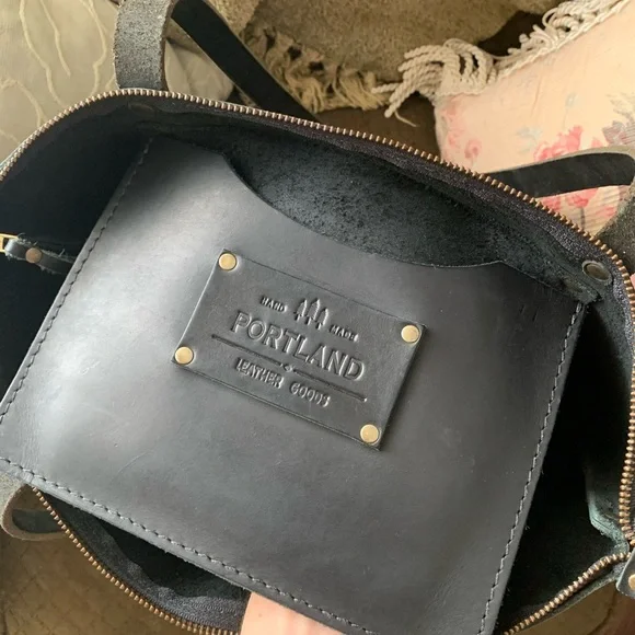 Chic Black Leather Tote Bag - Picture 5 of 10